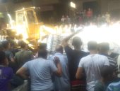 صور.. مصرع 6 أشخاص وإصابة 5 إثر سقوط ميكروباص من أعلى محور صفط اللبن