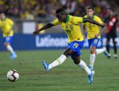 فينيسوس جونيور يستعرض مهاراته فى أول ظهور مع منتخب البرازيل.. فيديو