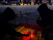 متظاهرو كتالونيا يحرقون العلم الإسبانى خلال مسيرات المطالبة باستقلالهم