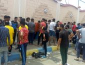 صور.. تكدس الجماهير أمام منافذ الإسماعيلى لشراء تذاكر مباراة أهلى بنى غازى