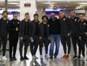 جماهير الزمالك تستقبل بعثة الفريق المتجهة للسنغال بمطار القاهرة.. فيديو