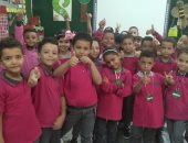 أول يوم مدرسة.. أب يشارك بصورة ابنه حمزة فى الفصل بزى المدرسة