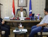 محافظ السويس يتابع عمل منظومة الشكاوى الحكومية الموحدة والاستجابة للمواطنين 