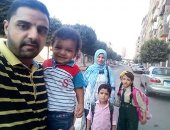 فى جو أسرى.. أحمد يشارك بصورة طفليه فى أول يوم دراسة