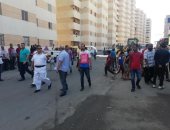 حملات لإزالة الإشغالات وغلق المحلات المخالفة بـ3 أحياء بالإسكندرية