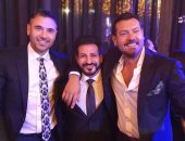 شاهد.. نجم الأهلى بصحبة أحمد عز وعمرو يوسف