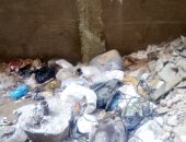 قارئ يشكو من تراكم مخلفات البناء بشارع أبو زيد بدر بحى بولاق 