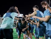 ممر شرفى فى استقبال الجزائرى يوسف البلايلى من لاعبى الأهلى السعودى.. صور