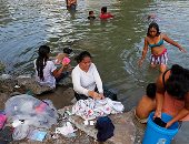 صور .. تزايد اعداد المهاجرين على الحدود الأمريكية المكسيكية