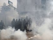 صدامات عنيفة بين متظاهرى السترات الصفراء والشرطة الفرنسية