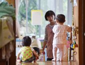 الأمهات فى اليابان يفضلن وضع أطفالهن بدور الرعاية أثناء فترات العمل