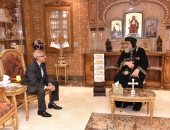 صور.. البابا تواضروس يستقبل السفير المصرى لدى البحرين