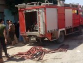 صور.. السيطرة على حريق بمحل أغذية فى شبين القناطر