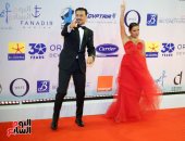 أحمد داوود وزوجته علا رشدى على السجادة الحمراء فى حفل افتتاح مهرجان الجونة
