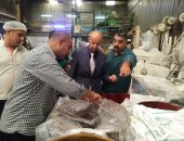 صحة الشرقية تعدم 3 طن أغذية من الحلوى والبسكويت والجلكوز لعدم صلاحيتها