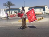 انتشار أعلام الأهلى والزمالك والجماهير على الطرق المؤدية لبرج العرب..صور