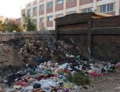 شكوى من تراكم القمامة بالقرب من المعهد الأزهرى فى قرية الرملة بالقليوبية