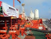 الإمارات ترسل باخرة مشتقات نفطية لإنقاذ كهرباء حضرموت
