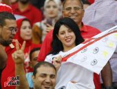 زملكاوية تشجع الروح الرياضية بمدرج جمهور الأهلى فى السوبر المصرى