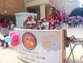 استقبال الطلاب بجامعة الإسكندرية بالبلونات والحلوى.. صور
