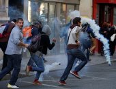 صور.. الشرطة الفرنسية تطلق الغاز على محتجى السترات الصفراء وتعتقل العشرات
