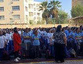 صور.. بدء الدراسة فى 12 محافظة بجميع الصفوف.. وحضور كبير للطلاب