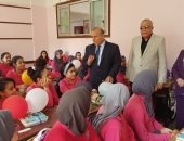 صور.. جولة تفقدية لوكيل التعليم في أول أيام الدراسة بالدقهلية