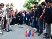 رئيس جامعة القاهرة فى مباراة "بولينج" مع الطلاب بأول يوم دراسة