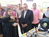 محافظ شمال سيناء يتفقد ورش مدرسة البنات الصناعية بالعريش