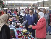 صور... رئيس جامعة السويس يفتتاح معرض "أهلا مدارس"