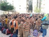 صور.. طلاب مدرسة المستقبل 4 الرسمية بالوايلى يحيون العلم 