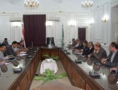 محافظ المنيا يتابع ملف التصالح فى مخالفات البناء ومنظومة النظافة