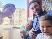 مصطفى يشارك بصورة عائلته الصغيرة.. فى يوم الأسرة العالمى