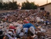 شكوى من تجميع القمامة وسط مقابر كوم حمادة بالبحيرة