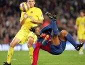 جول مورنينج.. رونالدينيو يسجل هدفا لا ينسى فى شباك فياريال