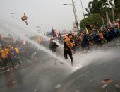 اشتباكات بين الشرطة الأندونيسية والطلاب فى جاكرتا