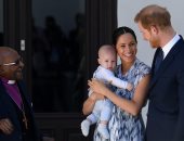 الأمير البريطانى هارى وزوجته يلتقيان ديزموند توتو خلال جولتهما الأفريقية