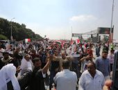 رسالة حب لمصر وقيادتها .. آلاف المصريين أمام النصب التذكارى بمدينة نصر