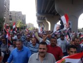 فيديو وصور.. وصول مسيرة لمواطني كفر الشيخ أمام النصب التذكارى دعما للدولة