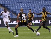 الاتحاد يقتنص فوزا ثمينا من الشباب فى الدوري السعودي.. فيديو 