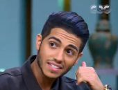 شاهد.. مينا مسعود يفاجئ منى الشاذلى بتقليد صوت كوميدى