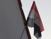 صور.. مدرسة بأنجولا ترفع علم مصر لوجود معلمين مصريين بها