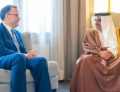 ولى عهد البحرين يناقش العلاقات الثنائية مع سفير المغرب الجديد