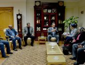 محافظ أسيوط يلتقى وفد "الصحة" عقب تكريم 4 مراكز تنظيم أسرة بالمحافظة