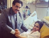 فجر السعيد تنشر صورا لرئيس وزراء الكويت أثناء زيارتها بالمستشفى