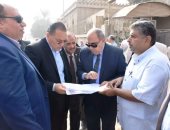 محافظ الشرقية يأمر بإزالة مبنى مخالف و تعديل مسارات مرورية بطريق الأحرار