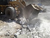 إزالة 11 حاله تعد بالبناء على الأراضى الزراعية بمركز بنى مزار بالمنيا