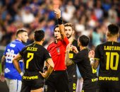 سانشيز يعتذر لزملائه فى إنتر ميلان بعد طرد سامبدوريا.. فيديو