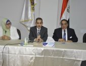 رئيس جامعة القناة يحذر الطلاب : مواقع التواصل الإجتماعى رصاصه تطلق ولا ترد 