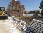 صور.. حملة لإزالة التعديات بمدينة القرنة ورفع أطنان من الأتربة والقمامة بإسنا